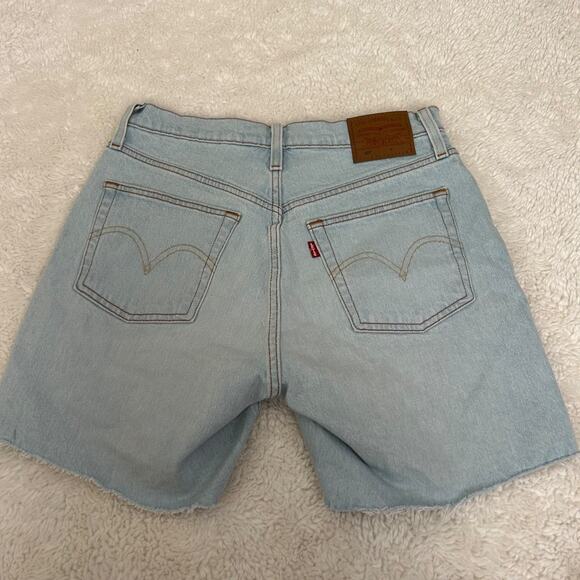 Levi’s Womens Premium High‎ Rise Baggy Shorts, Light Wash Size 28 - Picture 2 of 8
